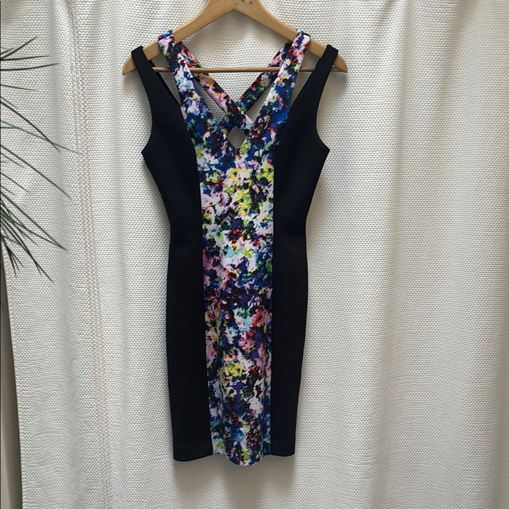 Guess Black Sleeveless V-Neck Sheath Dress Scuba style material